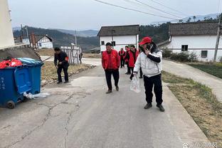 可惜了！C罗门前凌空破门，但越位在先进球无效